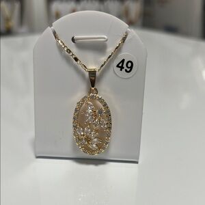 Elegant Gold Pendant Necklace